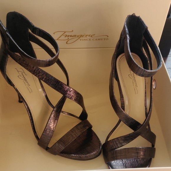Elegant Vince Camuto Heels - Picture 2 of 7
